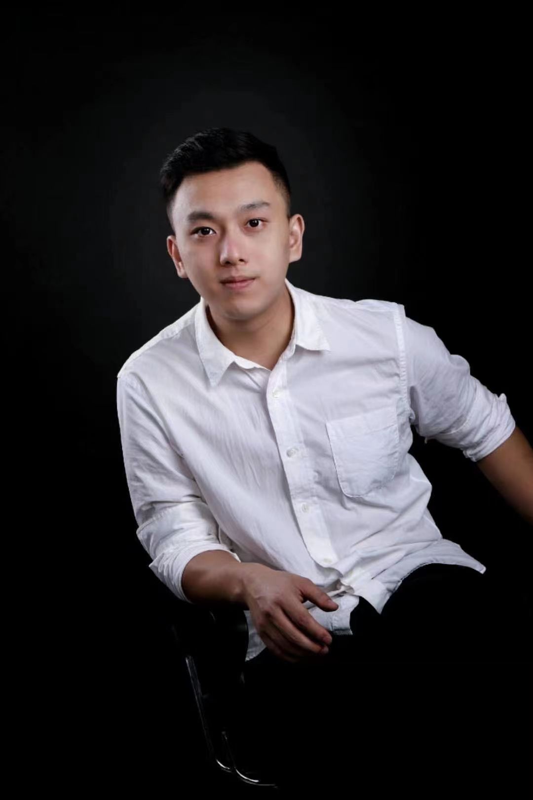 李栋 表演老师  重庆大学.jpg