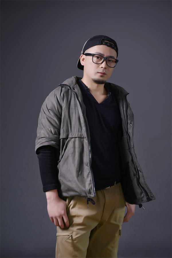 李阳 摄影老师    重庆大学.JPG